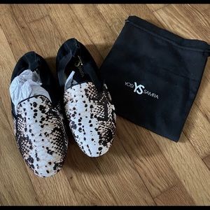 NWOT Yosi Samra Preslie Python Print Suede Loafer